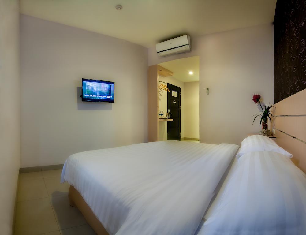Cordela Hotel Medan Exteriör bild
